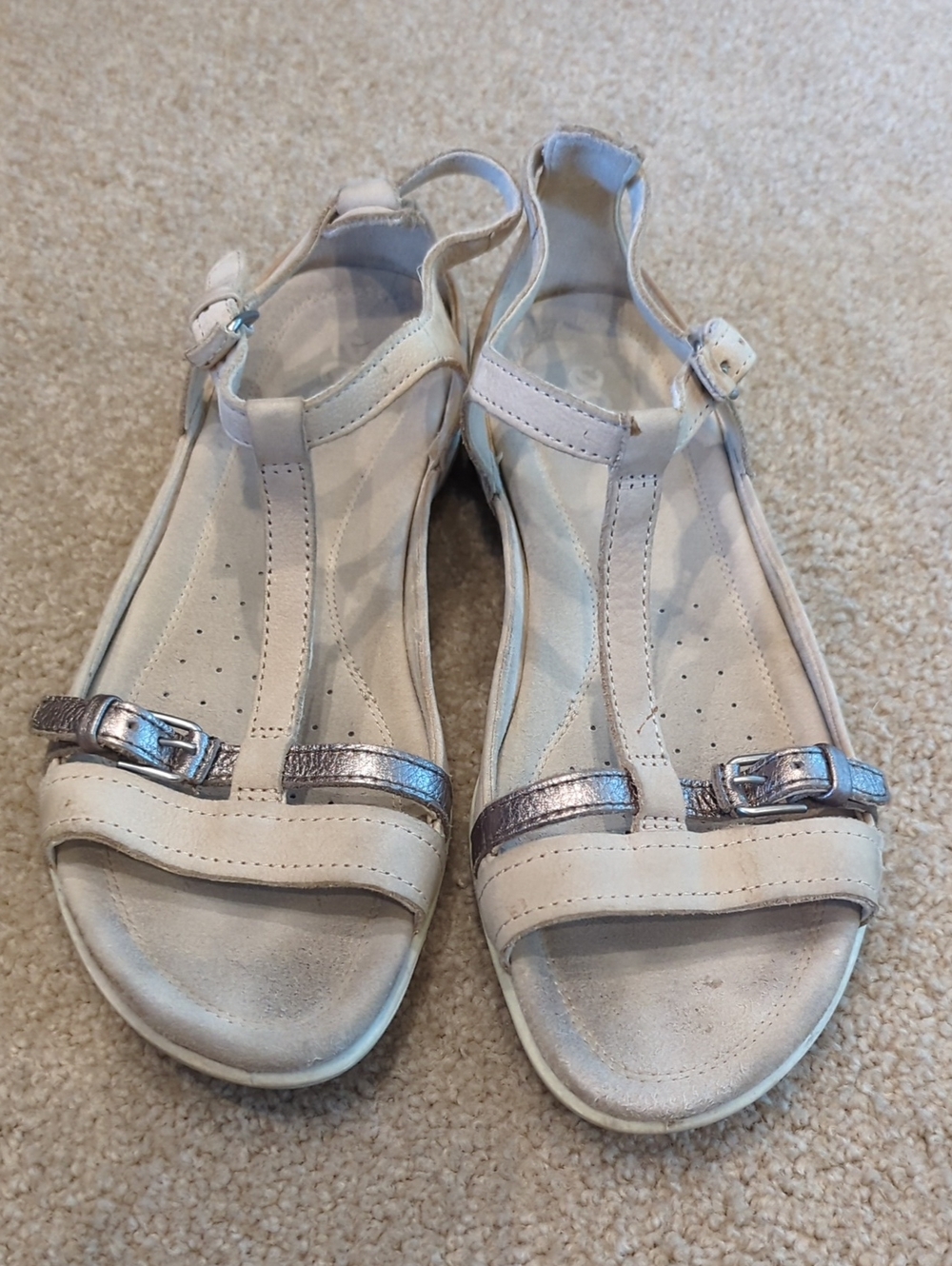 Ecco Flash T‑Strap Dress Sandals with Metallic Silver Accent EU39/US8